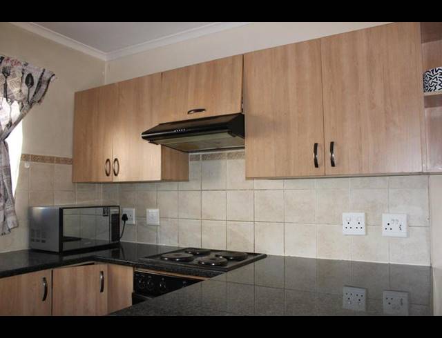 3 BEDROOM TOWNHOUSE FOR SALE IN CASTLEVIEW